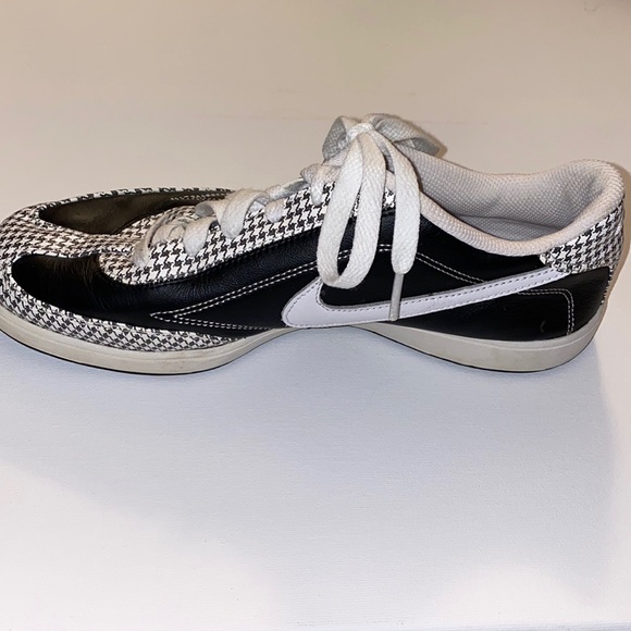 Women’s size 9 Nike “bowling shoes” - Picture 6 of 6